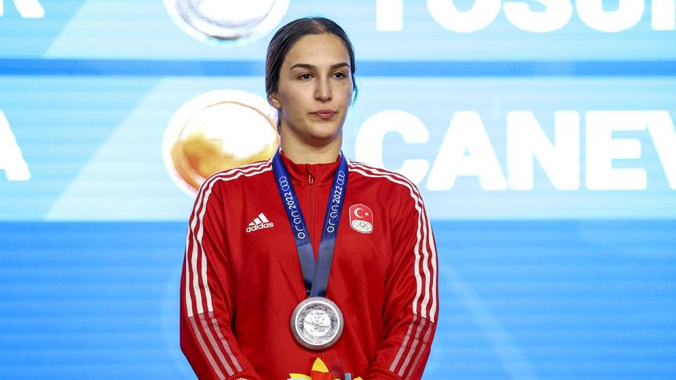 Milli güreşçilerden özel turnuvada üç madalya
