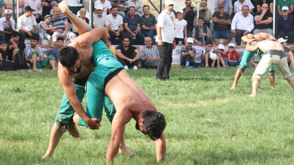 Uluslararası Altın Kemer Karakucak Güreşleri’nde Kenan Gör başpehlivan oldu