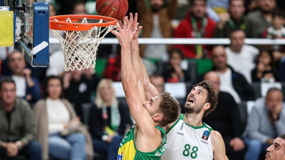 Frutti Extra Bursaspor, Joventut Badalona’yı geçti