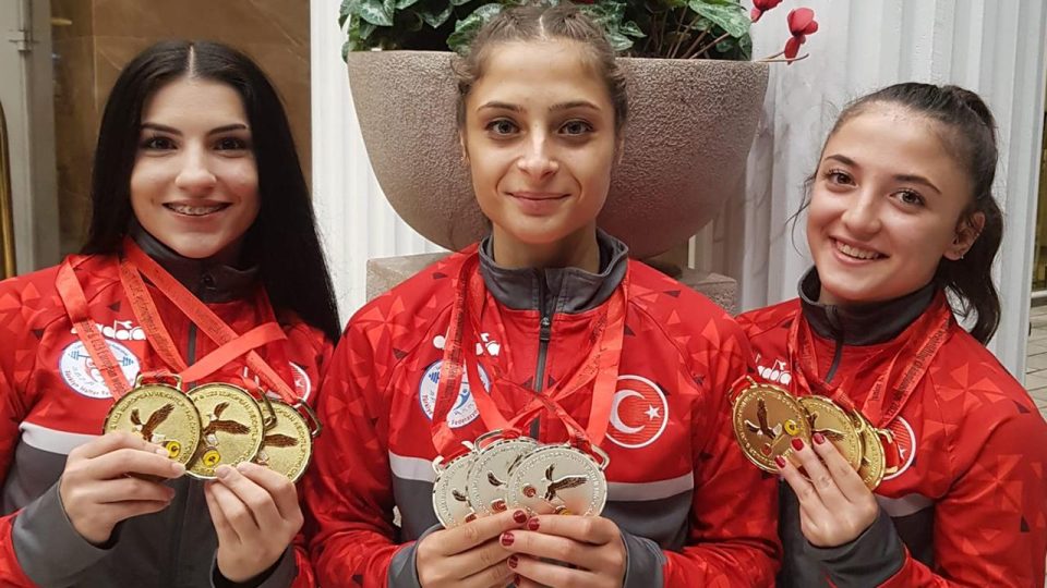 Genç milli haltercilerden 6’sı altın 9 madalya