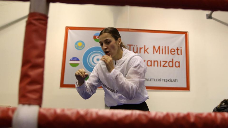 Şampiyon boksör Buse Naz Çakıroğlu’nun gözü Avrupa’nın zirvesinde