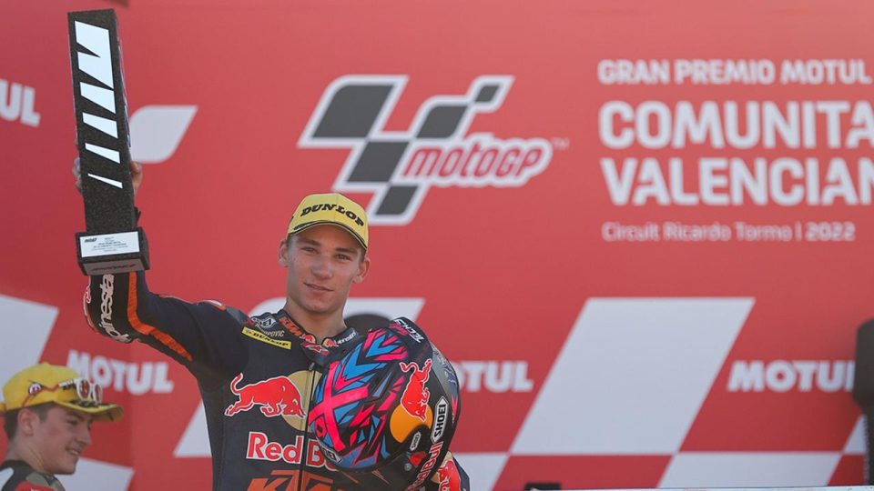 Deniz Öncü Moto3 sezonunu podyumda noktaladı