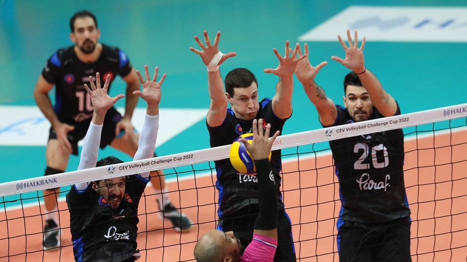Halkbank Erkek Voleybol Takımı üç kulvarda da kupaya talip