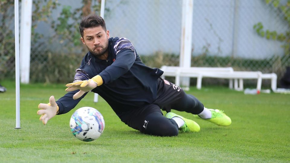 Sivasspor’un kalecisi Ali Şaşal Avrupa’da zirvede