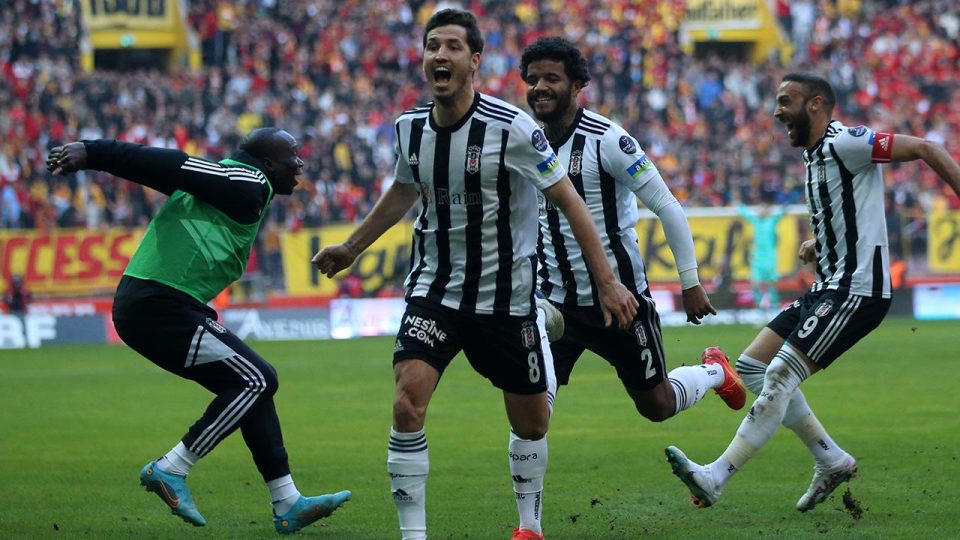 Beşiktaş’ta Salih Uçan performansıyla dikkat çekiyor