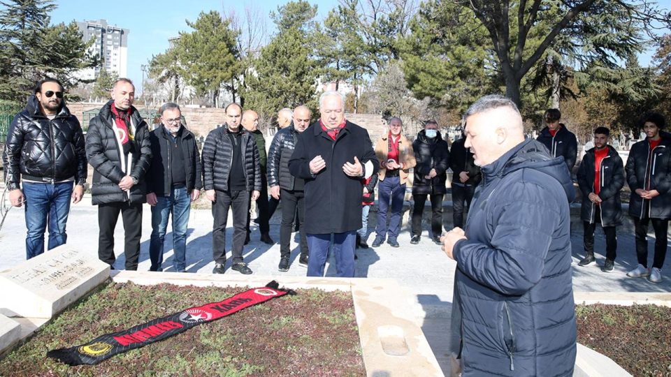 İlhan Cavcav kabri başında anıldı
