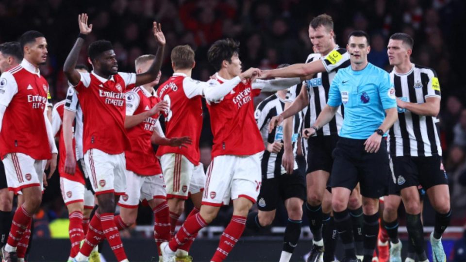İngiltere Premier Lig’de lider Arsenal evinde puan kaybetti