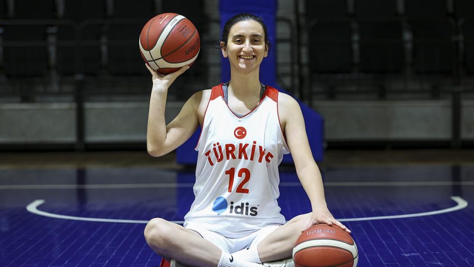 İşitme engelli kadın milli basketbolcular Yunanistan’da “ses” getirmek istiyor