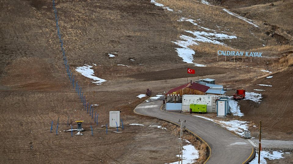 Kayak sporcuları Van’da kar yağmayınca Erzurum ve Kayseri’ye gönderildi