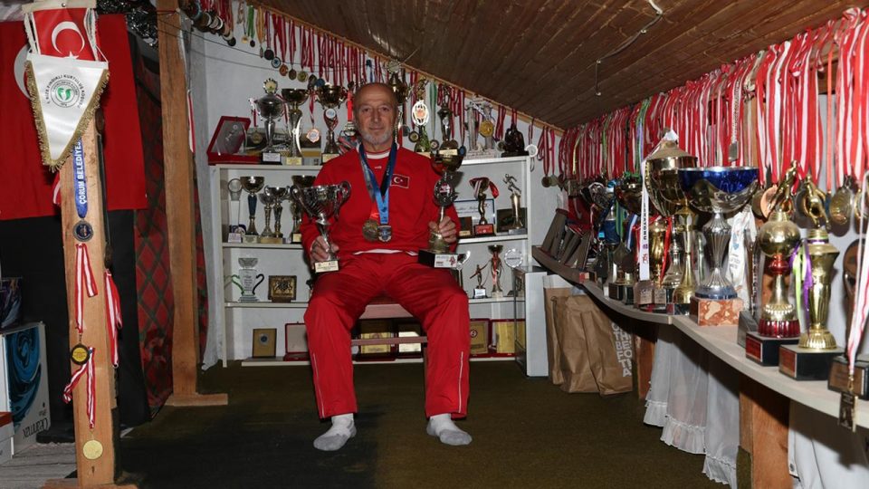 Milli atlet Ali Turan 43 yılda 3 binden fazla madalya kazandı