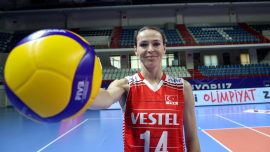 Milli voleybolcu Eda Erdem Dündar zatürreye yakalandı