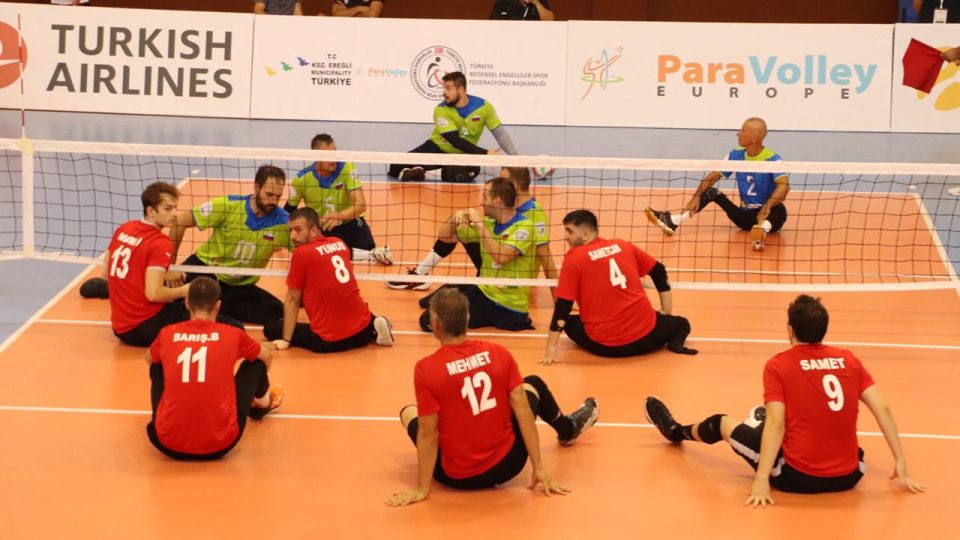 Paravolleyde smaçlar Paris Paralimpik Oyunları’na katılmak için atılıyor