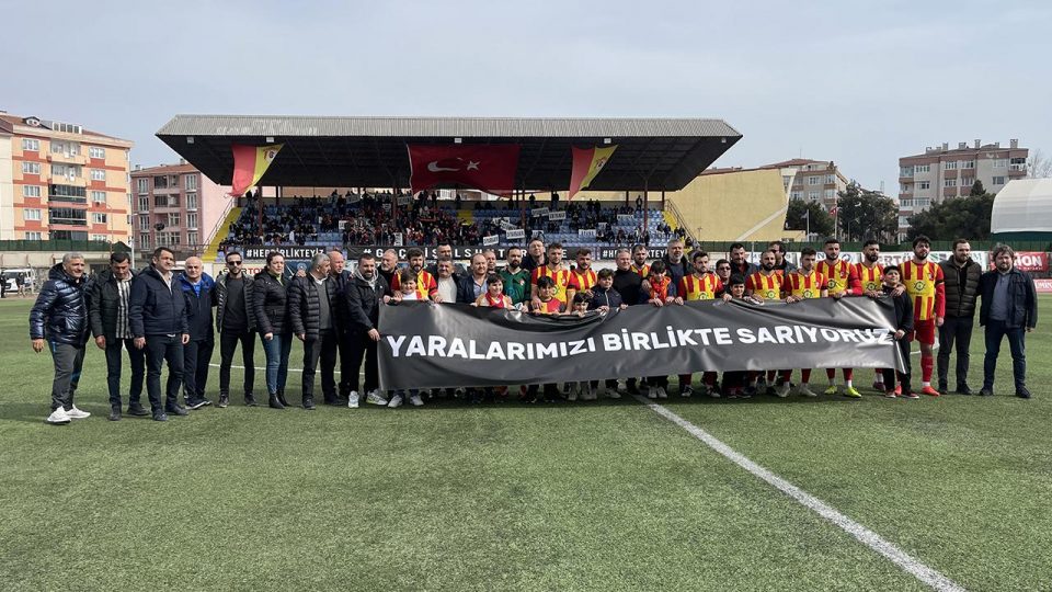 Tekirdağ’da depremzedeler yararına dostluk maçı yapıldı