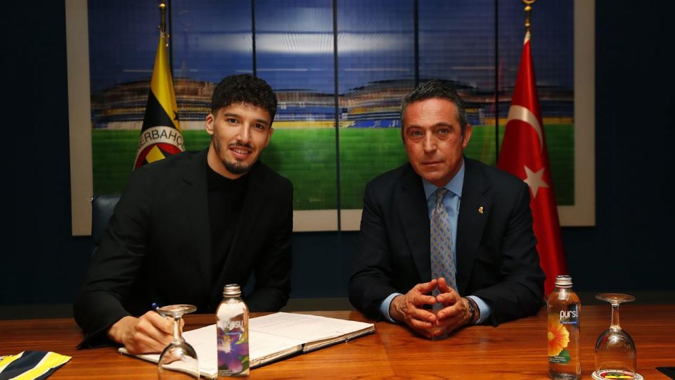 Altay Bayındır 4 yıl daha Fenerbahçe’de