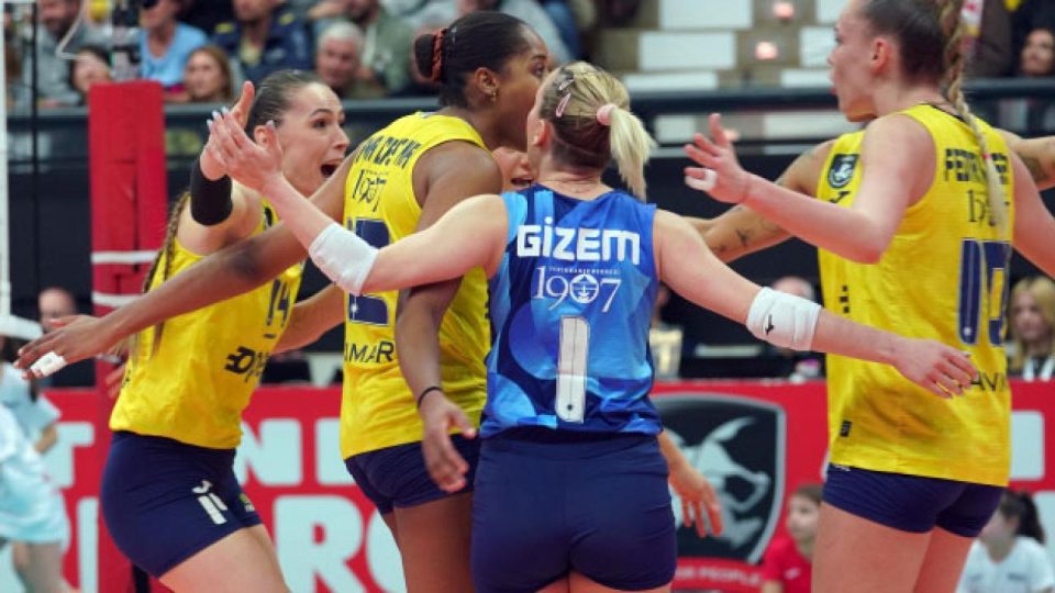 Fenerbahçe Opet yarı finalde