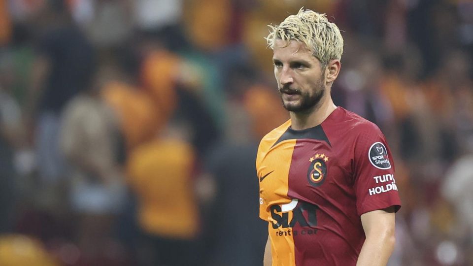 Galatasaray Dries Mertens ile yola devam etmek istiyor