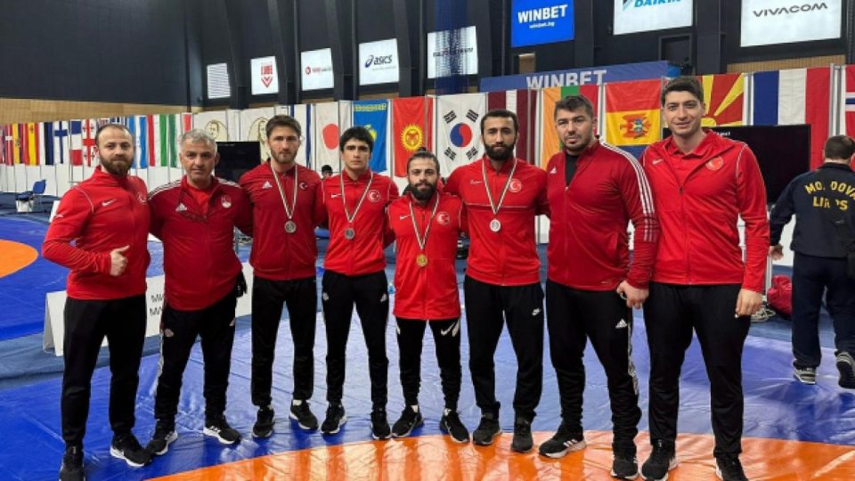 Milli güreşçiler, Bulgaristan’da 7 madalya kazandı