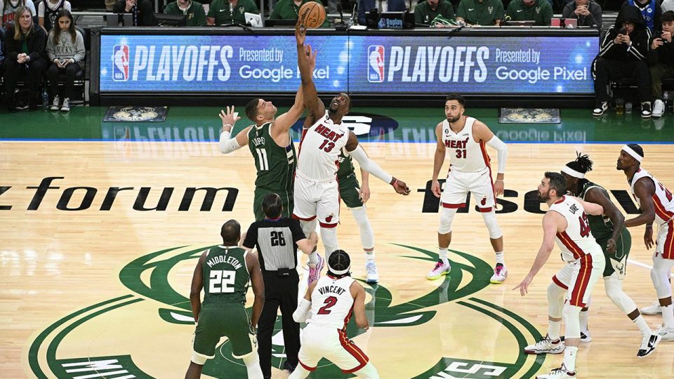 NBA’de Heat ve Knicks konferans yarı finaline kaldı