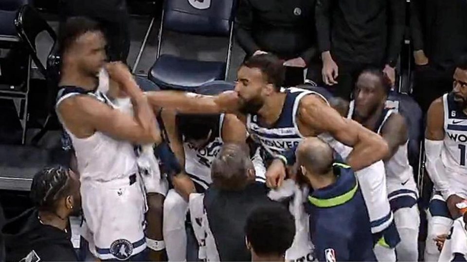 NBA’de takım arkadaşına yumruk atan Gobert’e ceza
