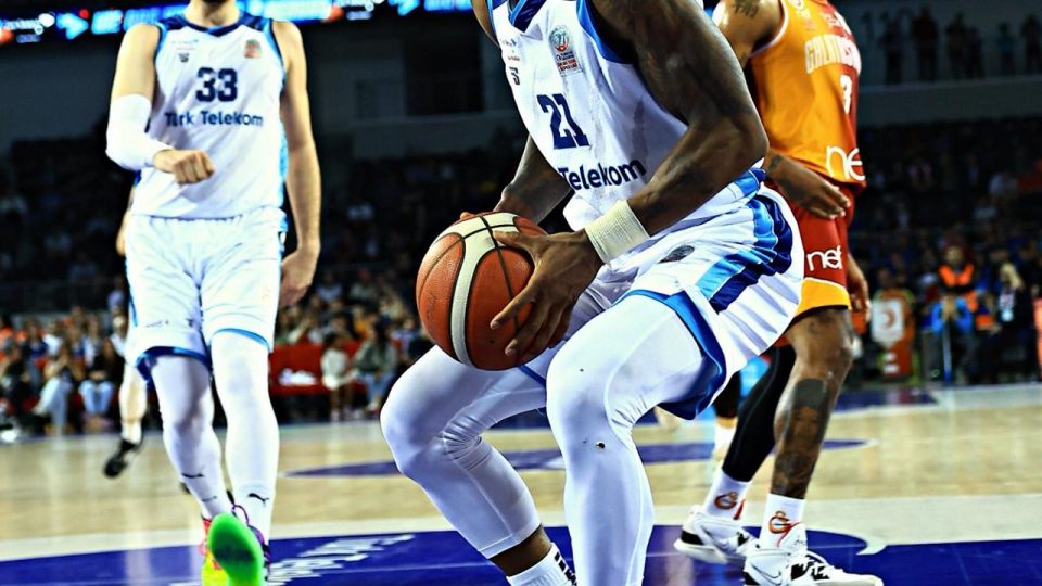 Basketbolda Türk Telekom 29 yıl sonra normal sezonu lider bitirdi