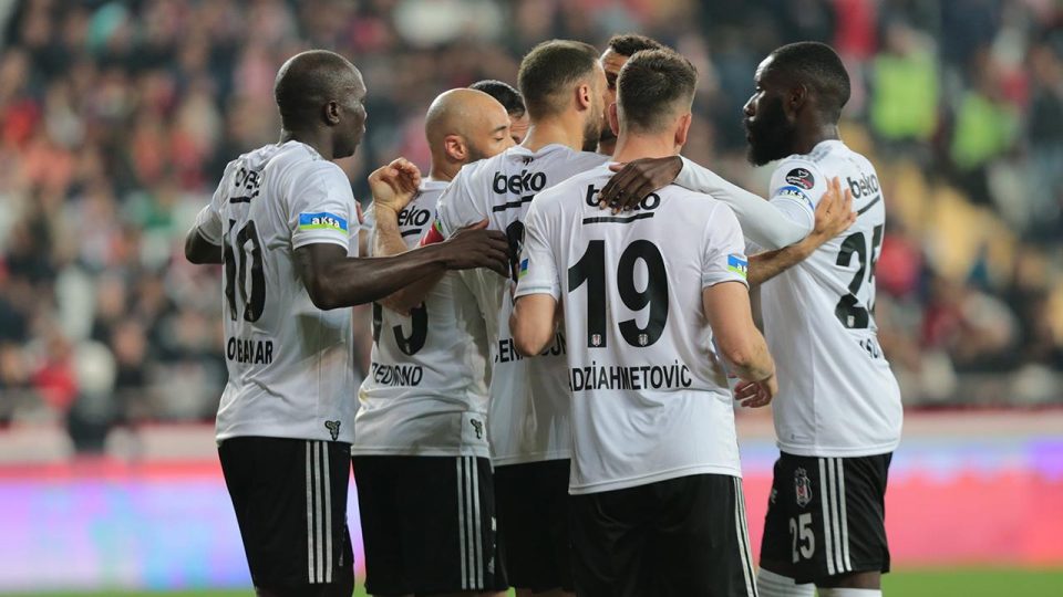 Beşiktaş 3 puanı 3 golle aldı