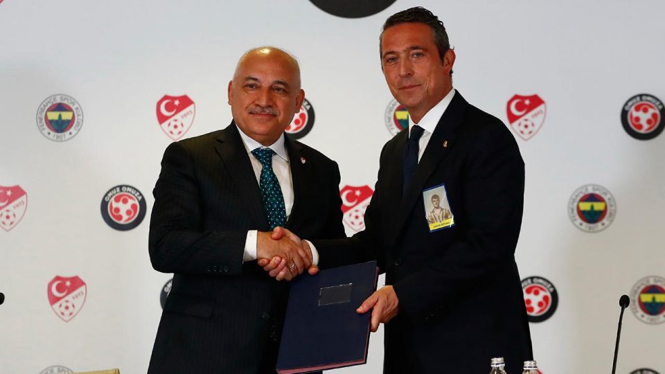 Fenerbahçe’den depremzedelere 1050 konteyner yardımı