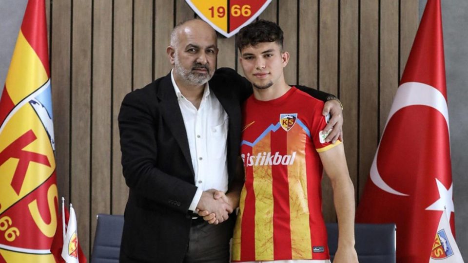 Kayserispor Muhammed Eren Arıkan’ın sözleşmesini uzattı