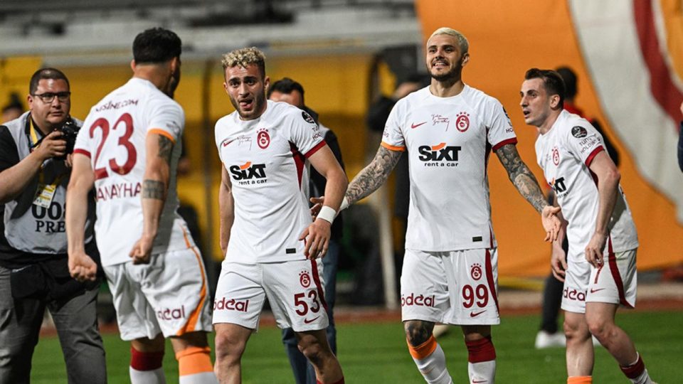Lider Galatasaray İstanbulspor engelini 2 golle geçti