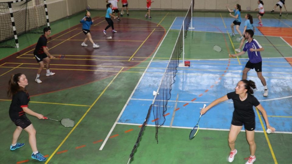 Erzincan badmintoncu yetiştirmedeki başarısıyla dikkati çekiyor