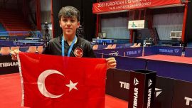Milli sporcu Kenan Eren Kahraman bronz madalya kazandı