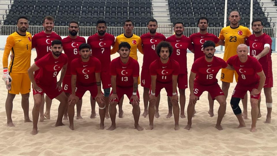 Plaj Futbolu A Milli Takımı Azerbaycan ile yaptığı hazırlık karşılaşmasını 6-5 kazandı
