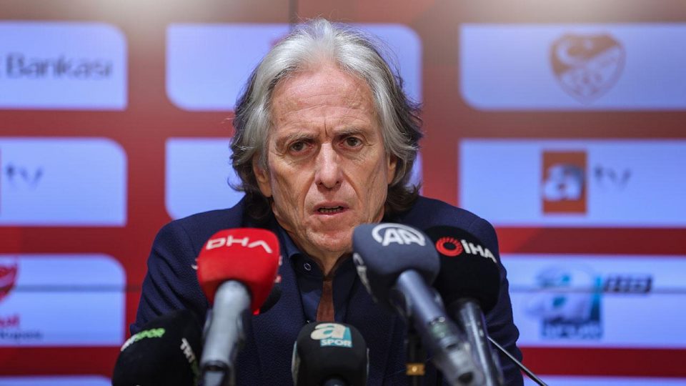 Fenerbahçe’den ayrılan teknik direktör Jesus, eski takımı Al Hilal’i çalıştıracak