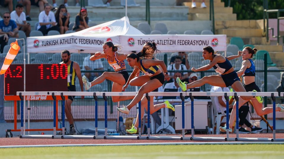 İzmir’de atletizm heyecanı yaşandı
