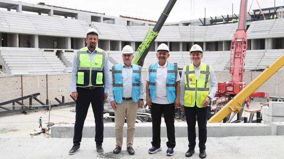 Osman Aşkın Bak ile Mehmet Özhaseki Basketbol Gelişim Merkezi’ni inceledi