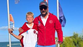 11 yaşındaki milli sörfçü Sarp, dünya üçüncüsü oldu