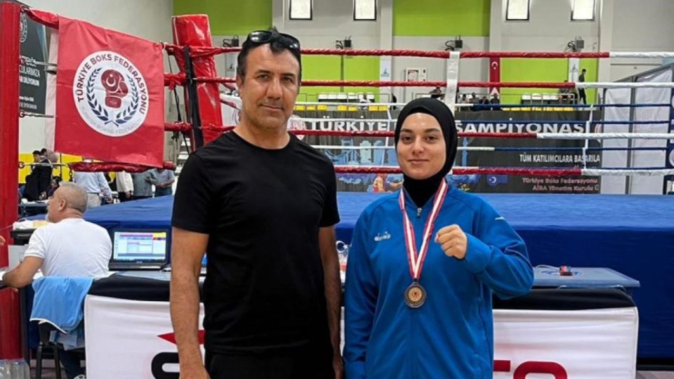 Depremzede boksör Türkiye üçüncüsü oldu