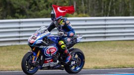 Magny Course pistinde kazanan Toprak Razgatlıoğlu