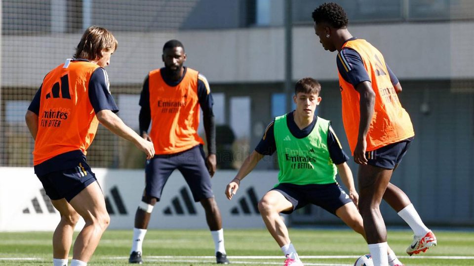 Real Madrid’de Arda Güler 2 ay sonra takımla birlikte çalıştı