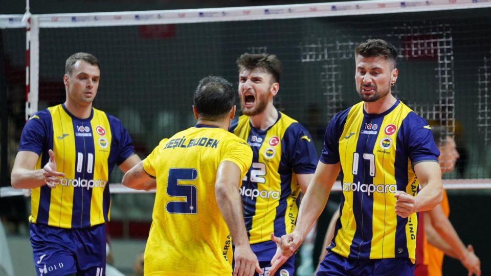 Efeler Ligi’nde Fenerbahçe Galatasaray’ı mağlup etti