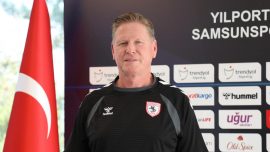 Samsunspor Teknik Direktörü Marcus Gisdol oyunculara güven aşılıyor