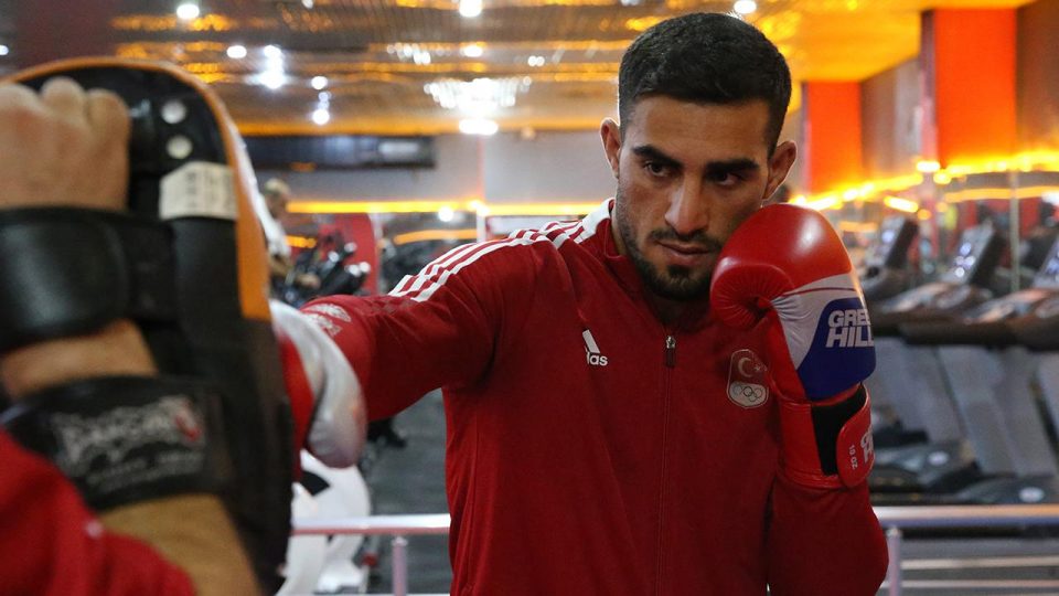 5 yıl önce başladığı kick boksta dünya şampiyonluğuna uzandı